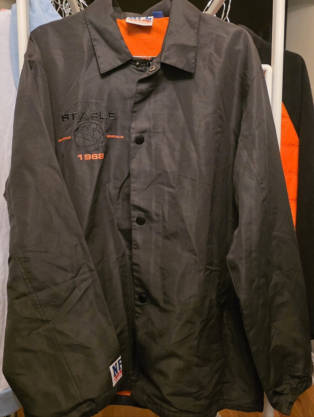 Mens Cincinnati Bengals Wind Jacket. Size Medium. Never Worn